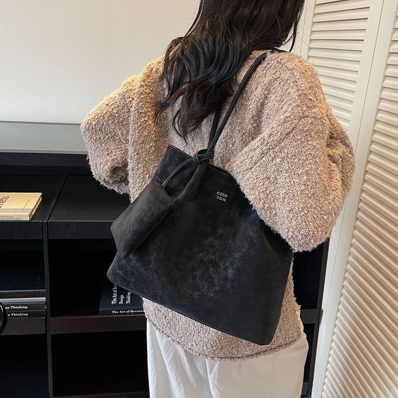 Free shipping designer Women Tote Bag New Retro Versatile Mother-Daughter Bag Large Capacity Commuter Bag Single Shoulder Bag High-End Feel Underarm B