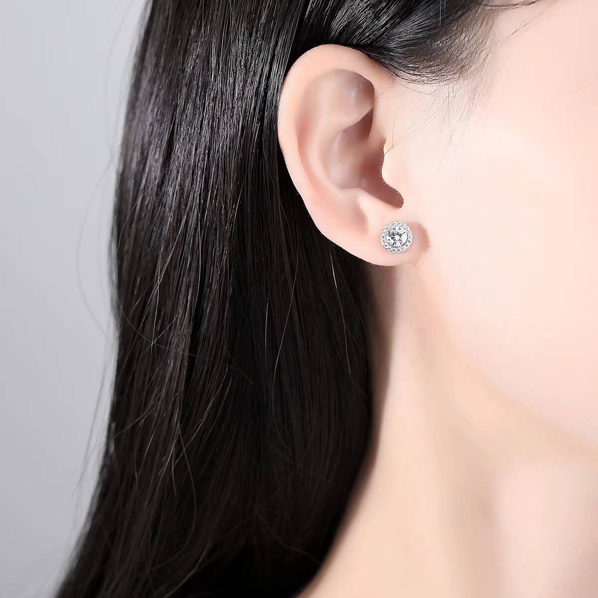 Classic 925 Sterling Silver Earrings Jewelry Sparkling Diamond Moissanite Stud Earrings for Women