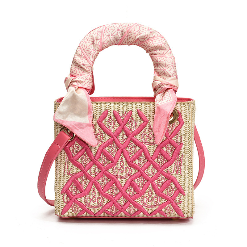 2025 autumn new European and American embroidery style niche design light luxury trend elegant fashion women's shoulder bag designer bag
