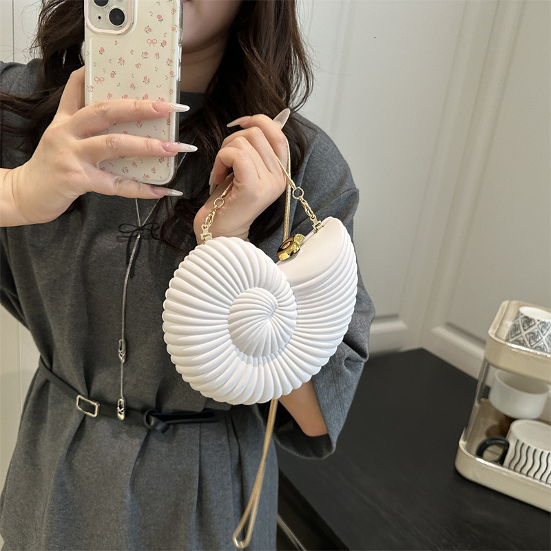 2025 autumn new personalized conch bag versatile trend bag European and American fashion niche design women's shoulder bag designer bag