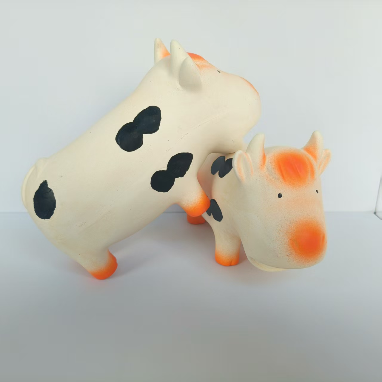 Latex Interactive Cow Dog Toys with Birght Color for Dogs Mental and Dental Health Soft Chewy Pet Toys For Medium Dogs Toy 2pcs/Pack