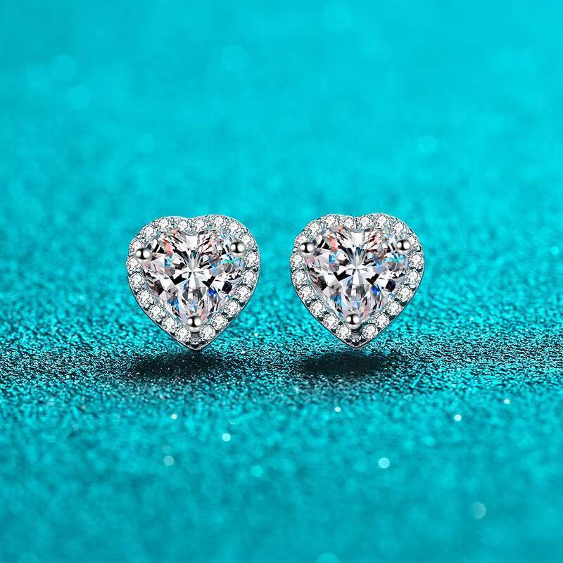 Exquisite HeartShape 925 Sterling Silver Moissanite Stud Earrings Fashionable Jewelry