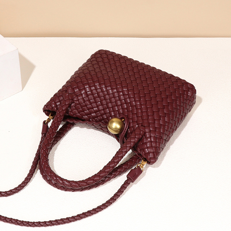 Spring and Summer New French Style Women's High-Quality Texture Pure Handmade Woven Handheld Basket Bag