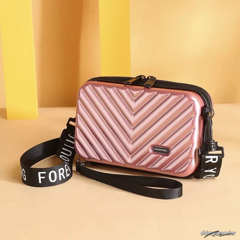 Internet Celebrity Small Hard Shell PC Womens Fashion Simple Texture Shoulder Bag Versatile Ins 7Inch Handbag 250710
