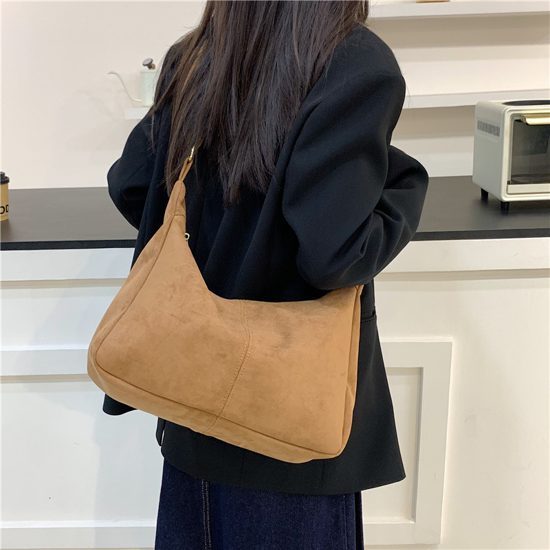 Free shipping designer Vintage Commuter Bag for Class Underarm Bag Versatile Vintage Student Crossbody Bag for Women Casual Large Capacity Shoulder Ba