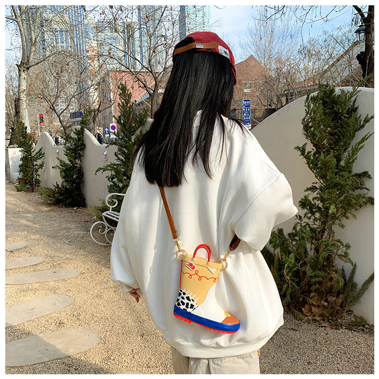 2025 Autumn New Japanese Creative Personality Style Cartoon Niche Design Versatile Trendy Fashion Women's Shoulder Bag bag Designer Bag