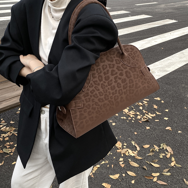 Free shipping designer Vintage Single Shoulder Bag for Women Niche Korean Simple Handbag Commuter Bag Fashionable Versatile Pillow Bag Underarm Bag