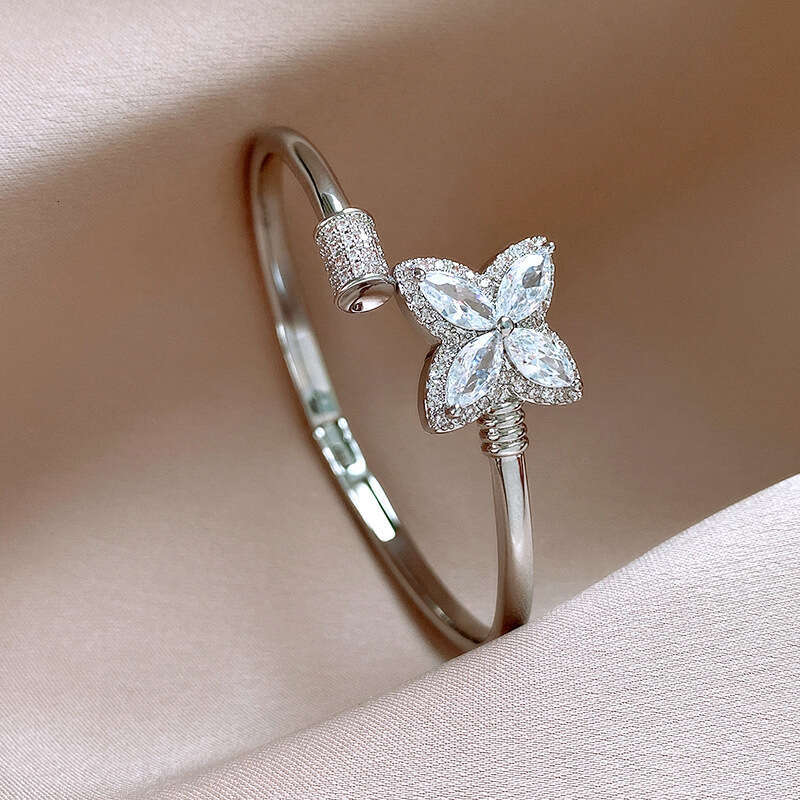 Gold Tone Full Diamond Luxury Jewelry Classic Super Flash Adjustable Butterfly Sun 4-Leaf Clover Bracelet Moissanite Designer Bracelet Single Row Tenn