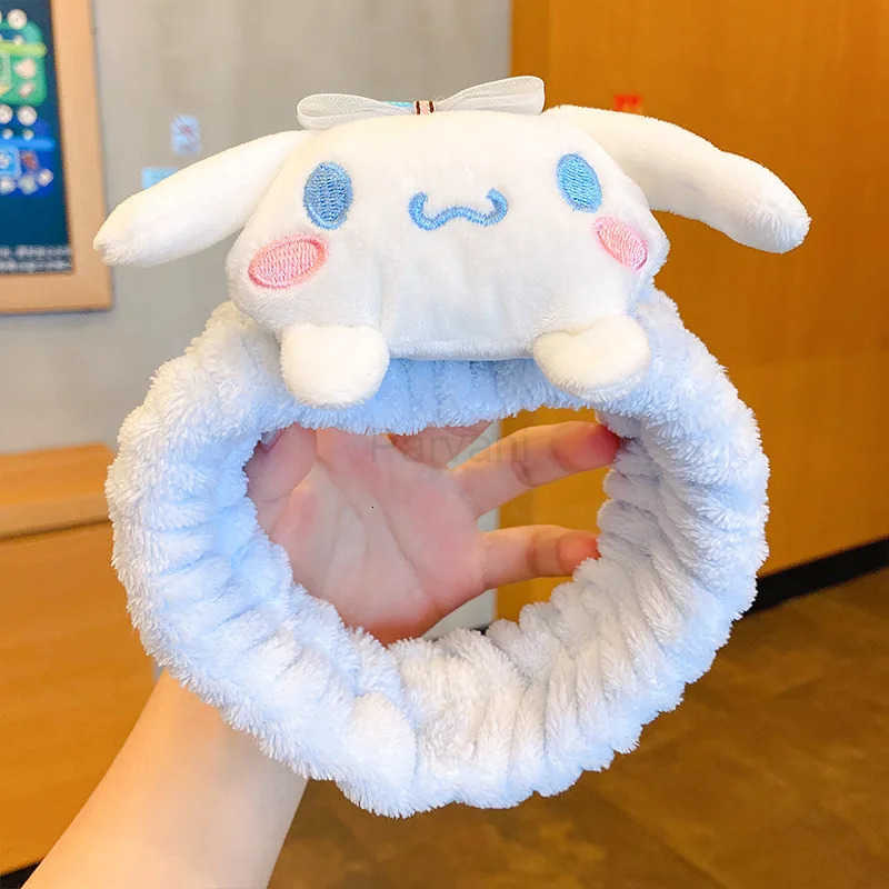 Sanrio Kuromi Sanrio Character Facial Mask with Detachable Hairband - Adorable Design for Fun Bath Time