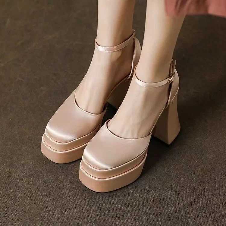 2025 Summer New Womens Satin Wedding Shoes TWalk Show High Heels Sandals Outerwear Model Thick Base 12cm Casual Adults W250910