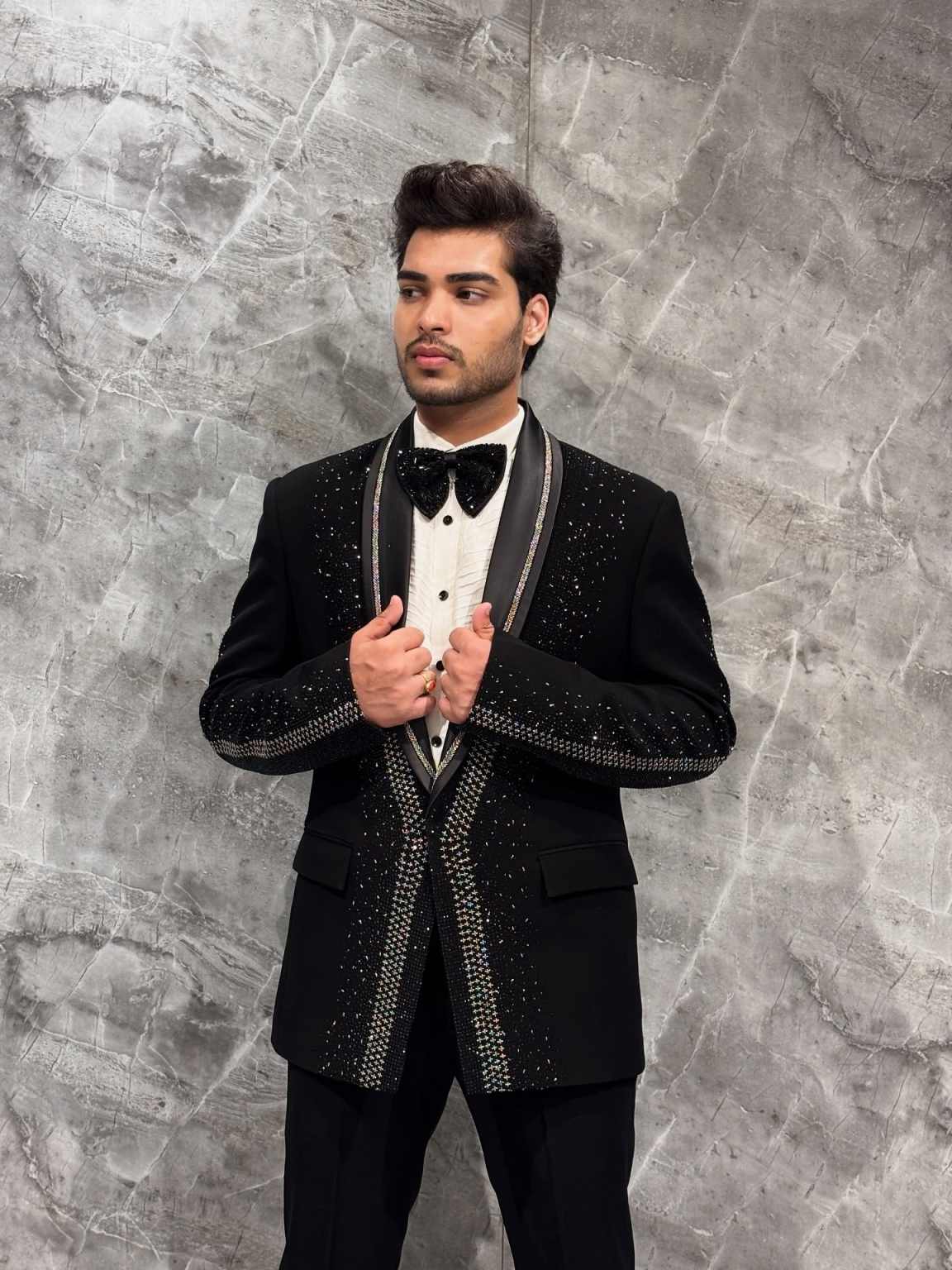Luxurious Wedding Tuxedos Jacket Pants Crystal Beaded Men Suit Designer Shawl Lapel Evening Prom Grooms Blazers Customized