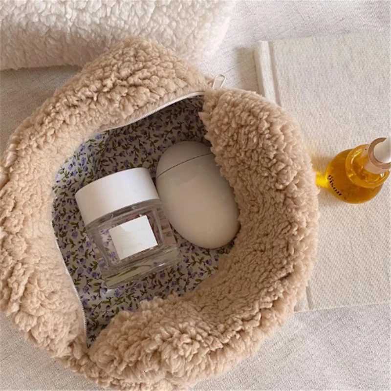 Teddy Velvet Cosmetic Bag Travel Travel Bags for Ladies Winter Make Up Pouches Fashion Jewelry Cosmetic Organizer Gift StorageXJ250910