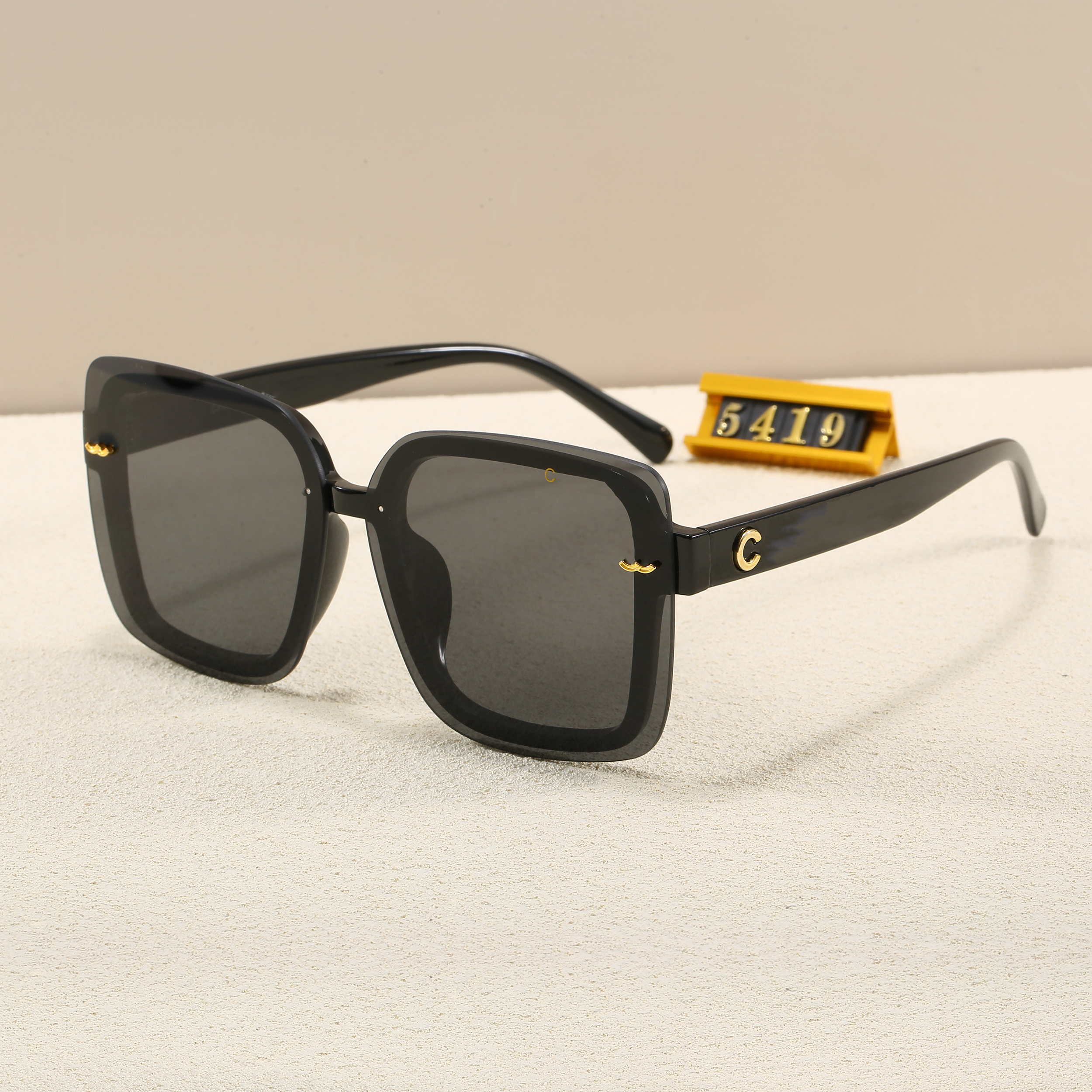 Luxury Designer shield sunglasses for women and men fashion Goggle Sun protection for driving Beach shading UV protection polarized glasses gift with box nice