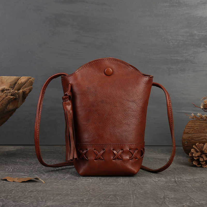 2025 new designer cowhide woven mobile phone bag mini sloping shoulder casual tassel handbag