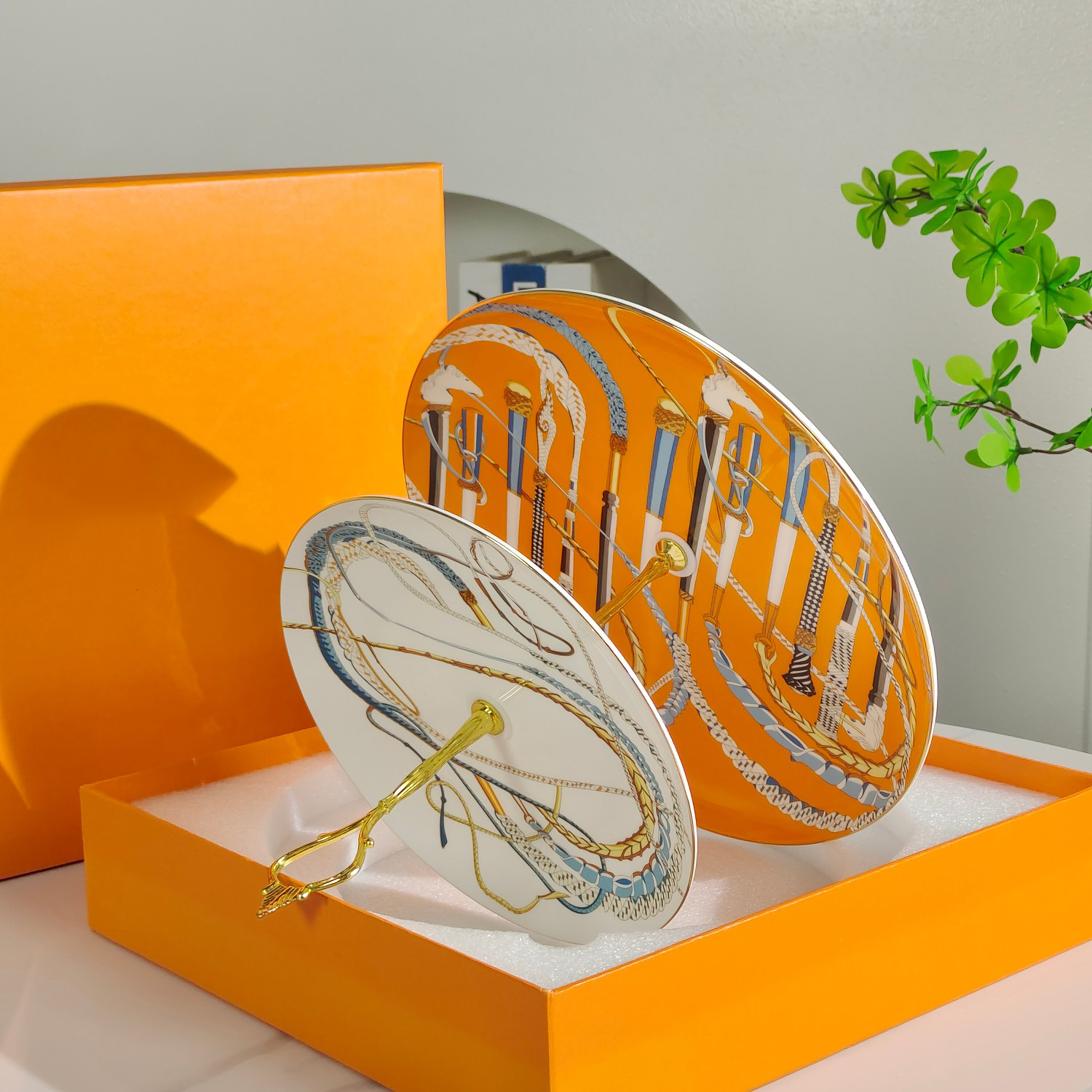 Elegant Bone China Two-Tier Cake Stand, Perfect for Weddings, Tea Parties, or Special Occasions, Ideal for Displaying Cakes & Pastries.