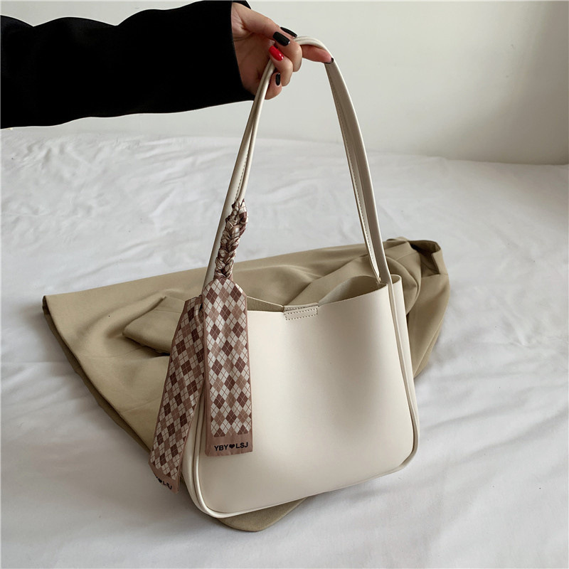 High End Commuting Large Capacity Single Shoulder Underarm Bag Simple New Versatile Luxury Bag Textured Free Shipping Trendy Designer Bag Bucket Bag