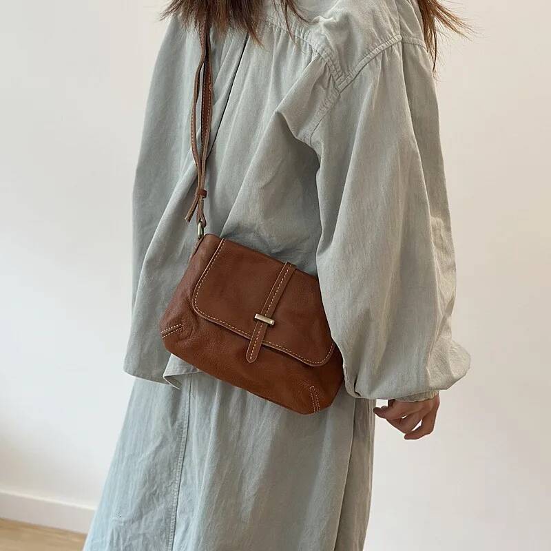 Johnature New Retro Genuine Leather Messenger Versatile Lightweight Women Small Bag Commuter Shoulder Crossbody Bags high-quality