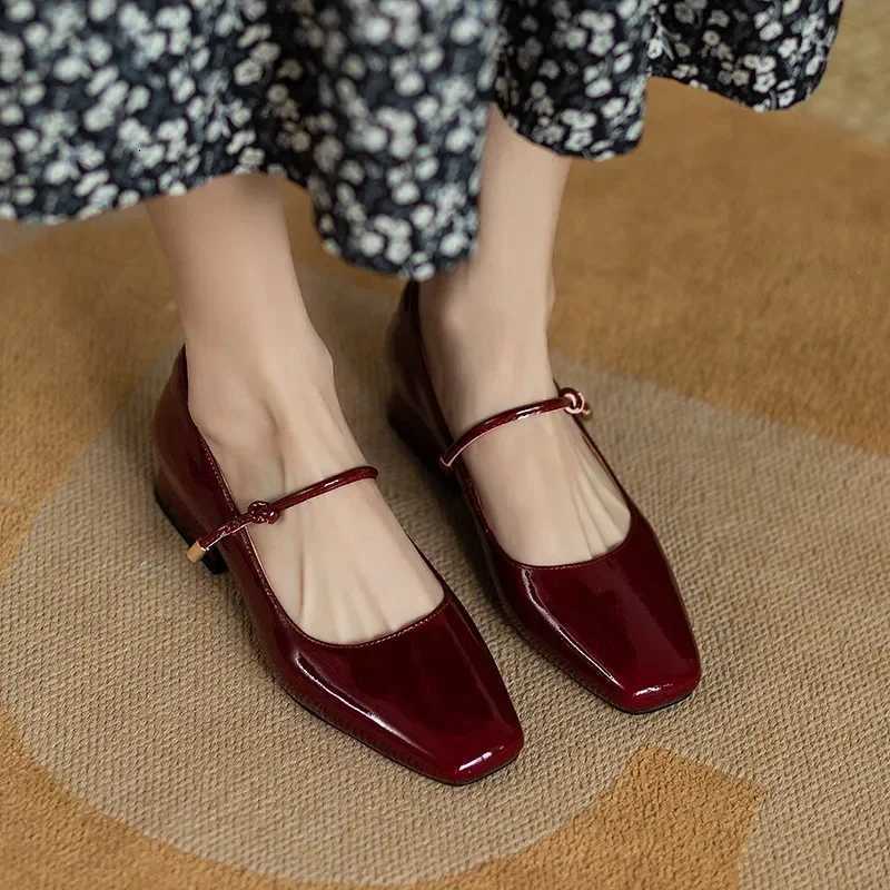 Mary Jane Shoes Wine Red Square Toe Leather Shoes for Womens Retro Patent Leather Shoe Chaussure Femme Small Heel Pumps W250910