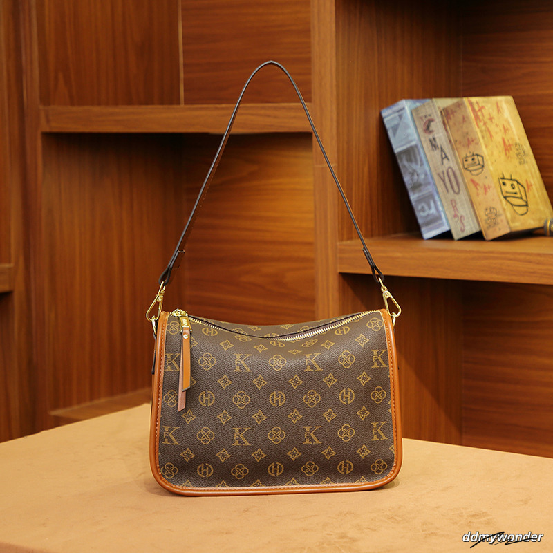 Designer Free Shipping Light High Quality Classic Tote Bag Versatile Vintage High-Capacity Fashion Handbag For Woman