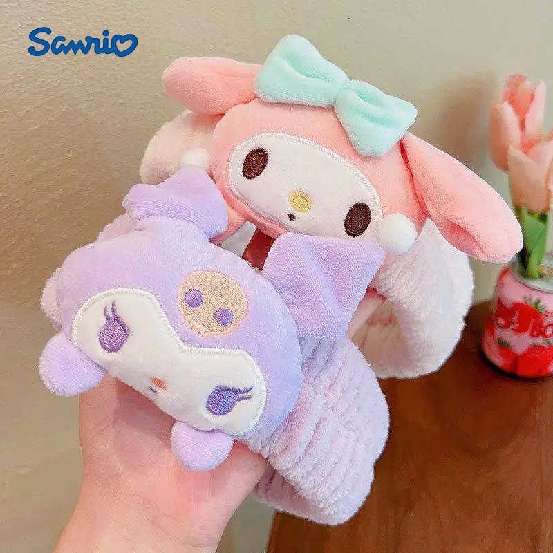 Sanrio Kuromi Sanrio Character Facial Mask with Detachable Hairband - Adorable Design for Fun Bath Time
