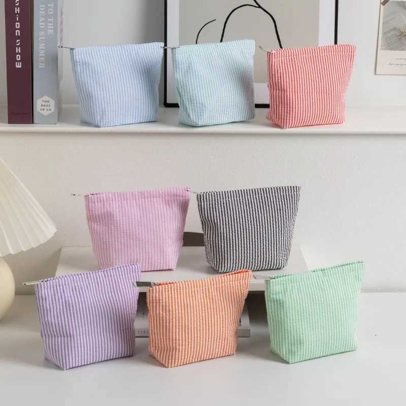 New Striped Clutch Cosmetic Bag for Women Girl Large Capacity Makeup Pouch Toiletries Bag Travel Outdoor Makeup StorageXJ250910