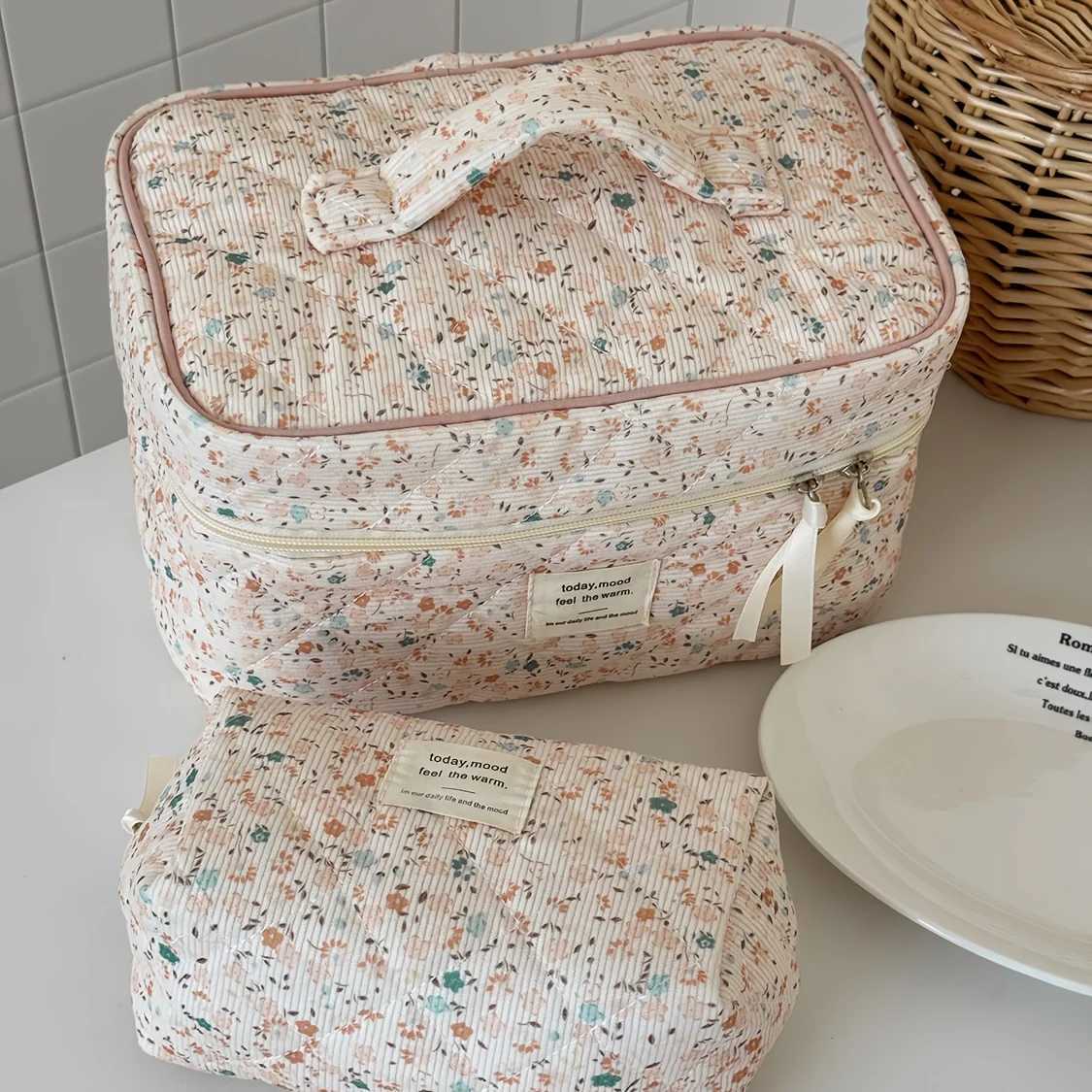Wholesale Vintage Flower Women Cosmetic Bag Portable Zipper Makeup Travel Organizer Female Handbag Toiletry Quilting PouchXJ250910