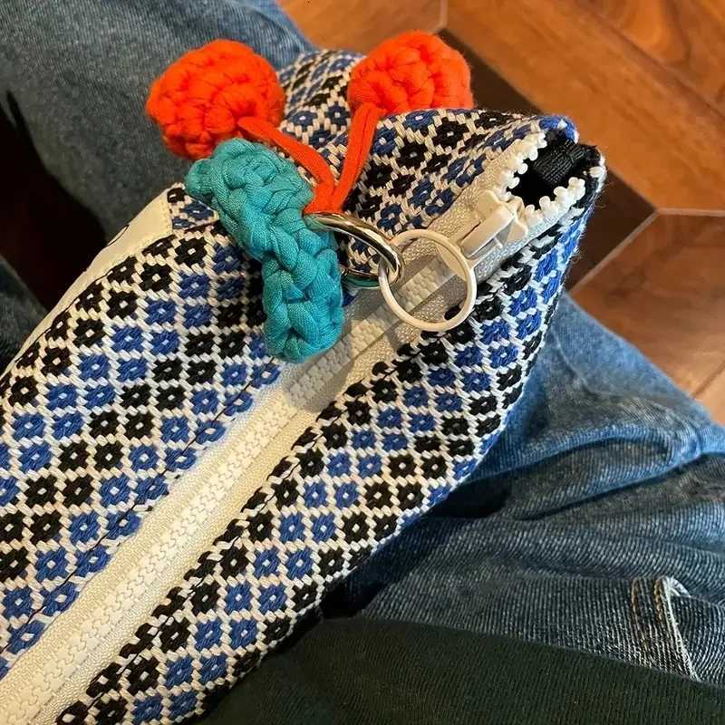 Memory Blue Cherry Pendant Makeup Bag Vintage Handmade Yarn Woven Geometric Portable Large Capacity ClutchXJ250910