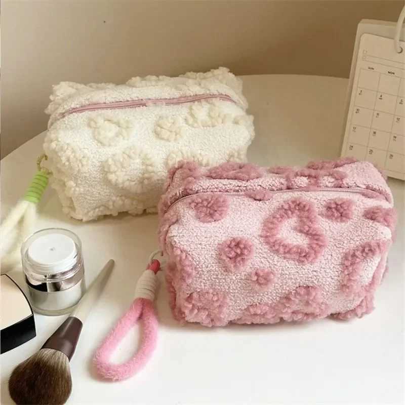 Soft Plush Makeup Bags with Handle Travel Cosmetic Storage Organizer Cute Pencil Case Clutch Cosmetic Bags for Women GirlsXJ250910