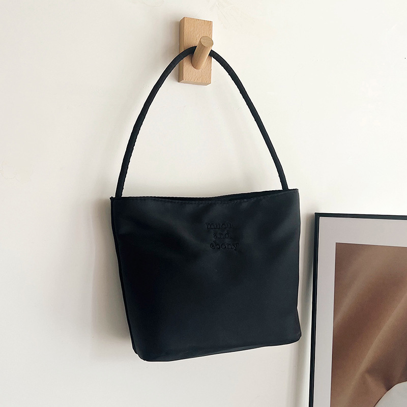 Designer Bag Simple Free Shipping And Luxury Bag Practical Gift High Value Handbag New Bucket Bag For Women Casual Commuting Versatile Underarm Bag