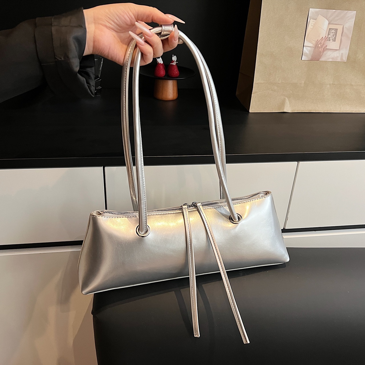 Korean Style Niche Trendy Luxury Bag Fashion Texture Baguette Bag For Women Free Shipping Designer Bag New Simple Casual Underarm Shoulder Bag Handbag