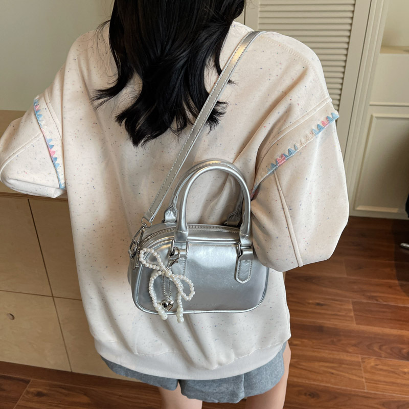 2025 autumn new Korean version light luxury versatile style niche design trend fashionable pillow bag bag women's shoulder bag designer bag