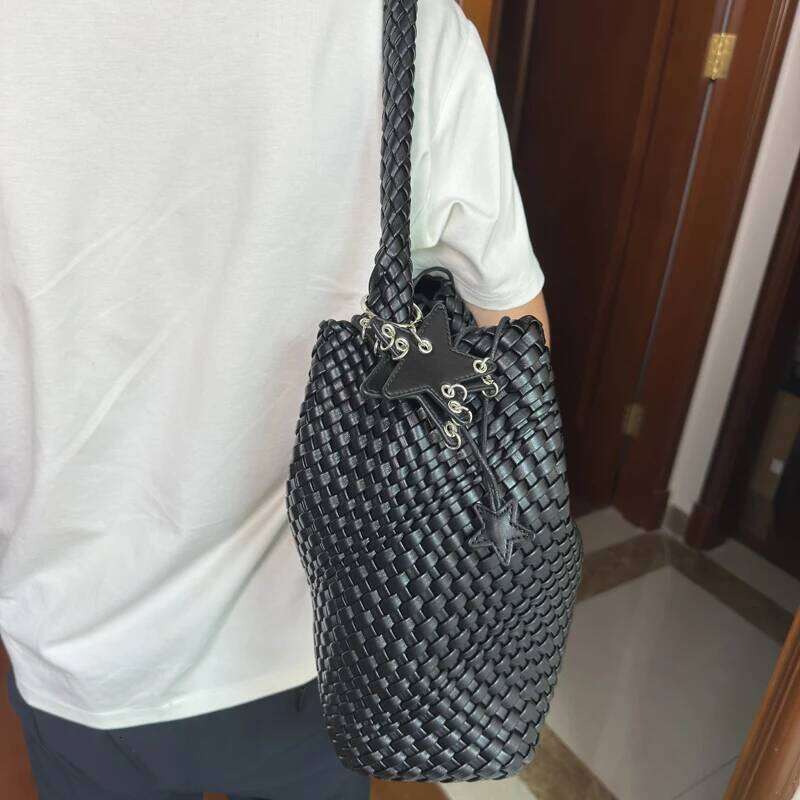 Women Woven Texture Shoulder Bag Lightweight PU Large Capacity Magnetic Clasp Solid Color Glossy For Daily Commute Shopping