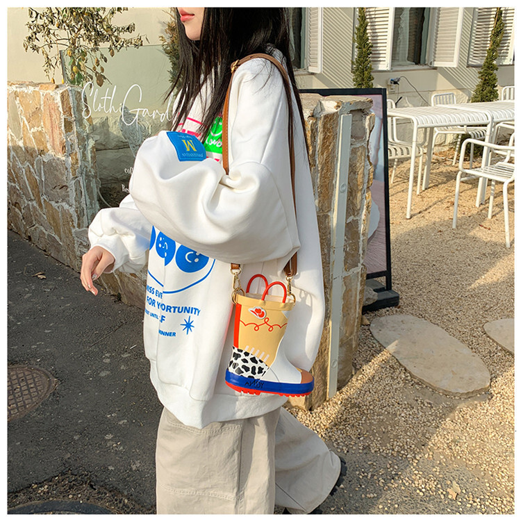 2025 Autumn New Japanese Creative Personality Style Cartoon Niche Design Versatile Trendy Fashion Women's Shoulder Bag bag Designer Bag