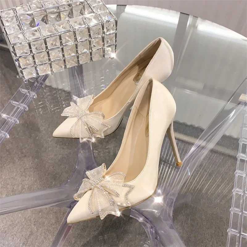 Womens High Heels Stiletto 2022 New FAshion Temperament Bow RhinESTone Pointed Wedding Shoes Bride Shoes Party Shoes W250910