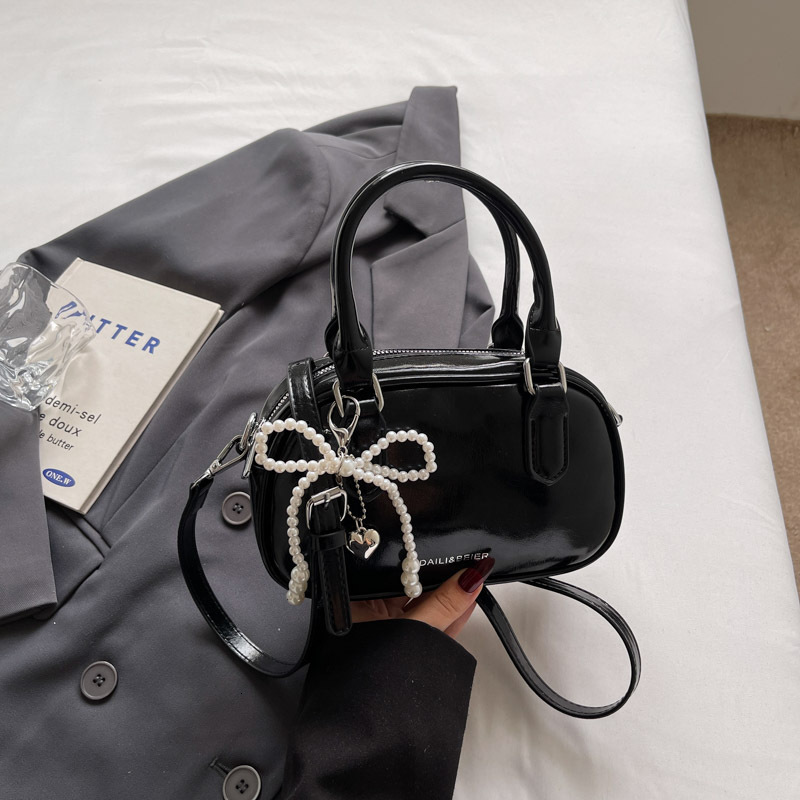 2025 autumn new Korean version light luxury versatile style niche design trend fashionable pillow bag bag women's shoulder bag designer bag