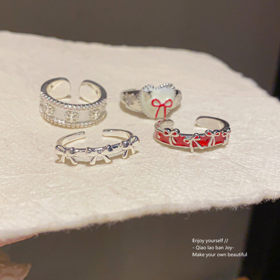 Silver-Tone Ring With Mother-of-Pearl-Like Inlay, Floral Engravings & Crystal-Paved Edges, Elegant Delicate Style, Perfect For Daily Wear Or Gifting