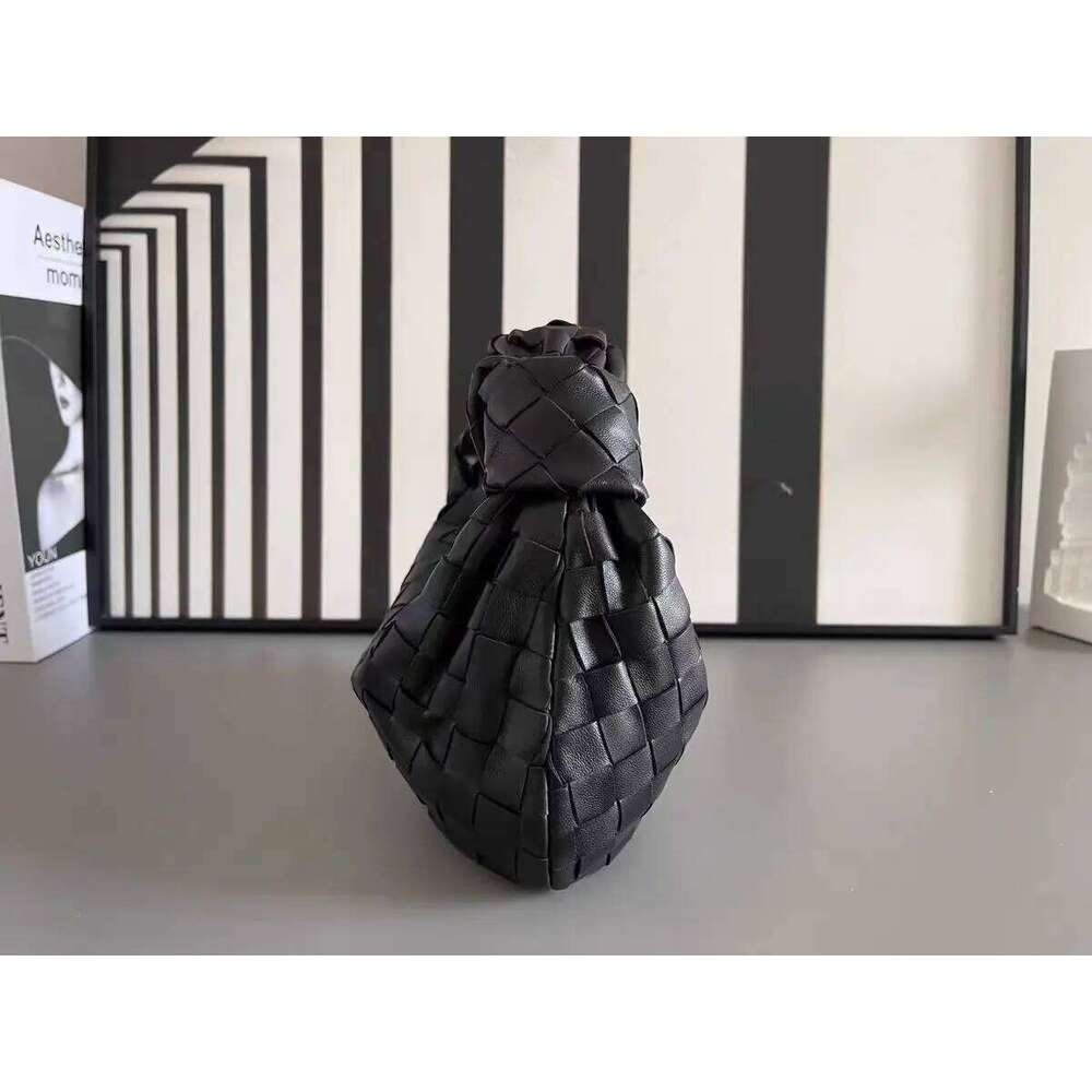 Hot Selling Fashionable Versatile Cow Leather Women's Small Square Crossbody Shoulder Bag Single Handle Wristlet For Camera Designer Bags