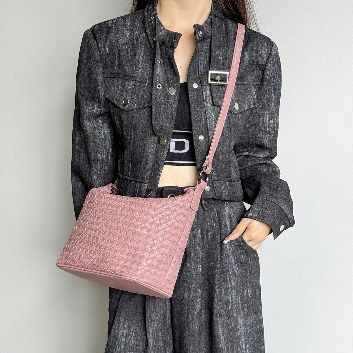 Free Shipping Luxury Designer Woven Bag for Women Fashion Pink Pu Leather Underarm Shoulder Bag