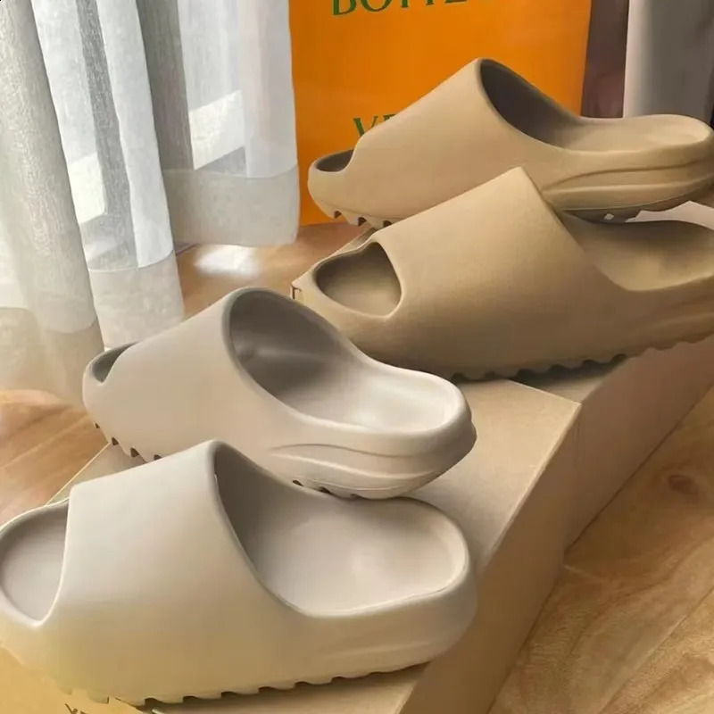 Summer Clogs Fashion Soft Bottom Beach Men Slippers Womens Sandals Nurse Sabot EVA Slides Breathable Shoes 250909