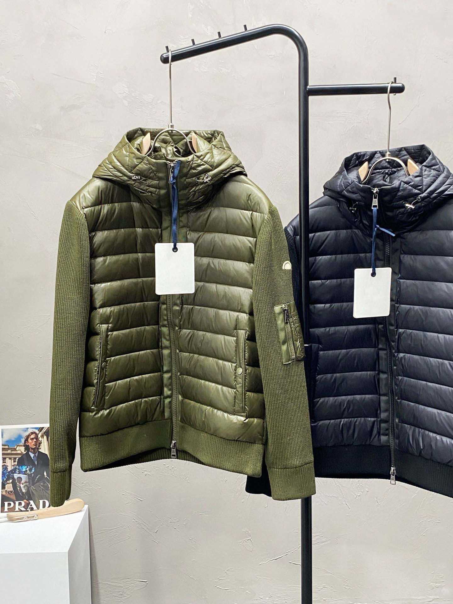 24 New Down Jacket Fashion Hooded Patchwork Knitted Sleeve Down Coat Mengm Brand Short Private Label L250909PD4K