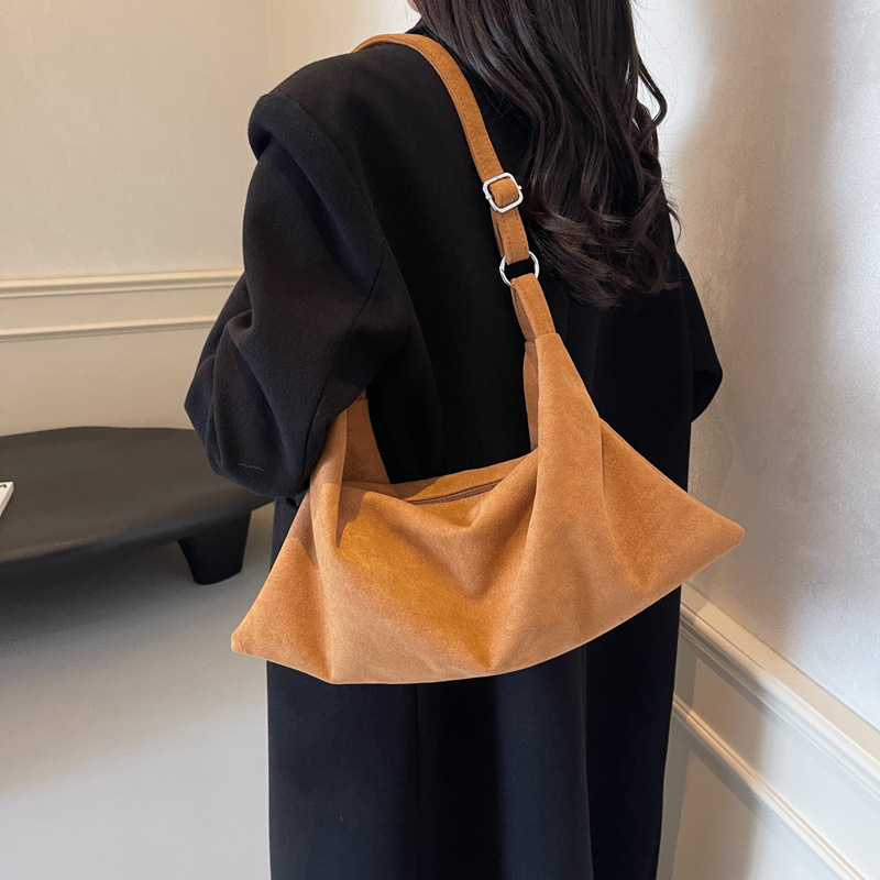 Free shipping designer Casual Commuter Bag Large Capacity Underarm Bag Handbag Simple Fashion Versatile Shoulder Bag Matte High-end Crossbody Bag
