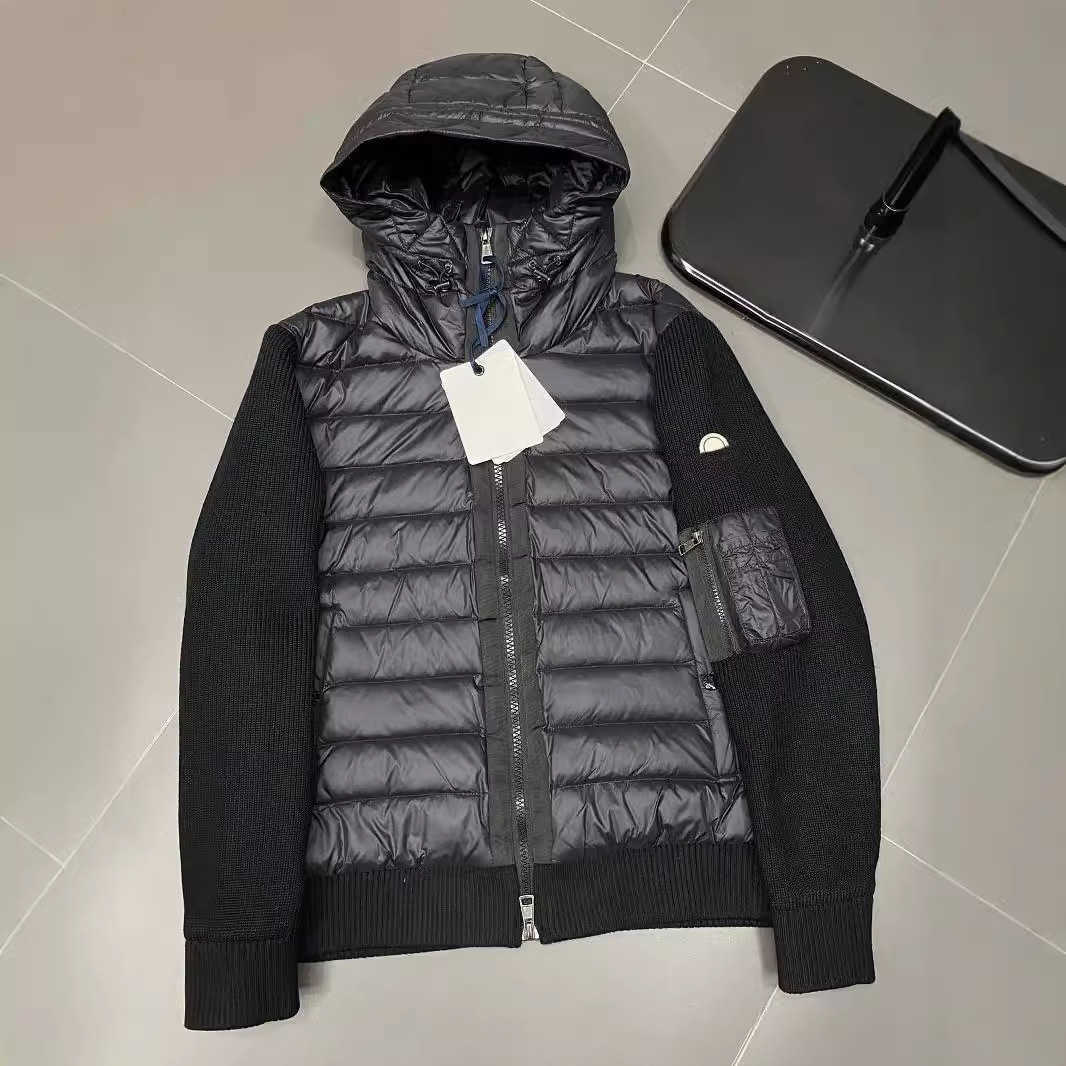 24 New Down Jacket Fashion Hooded Patchwork Knitted Sleeve Down Coat Mengm Brand Short Private Label L250909PD4K