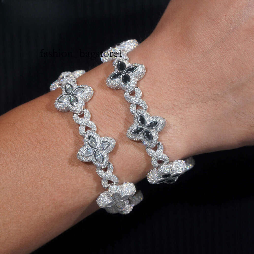 2024 New Fashion Boutique Jewelry Pure Sier VVS Diatoeous Earth Four-Leaf Clover Tennis Bracelet