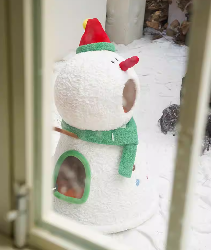 Charming Snowman Style Universal Indoor Cat Bed Featuring a Fun Climbing Area