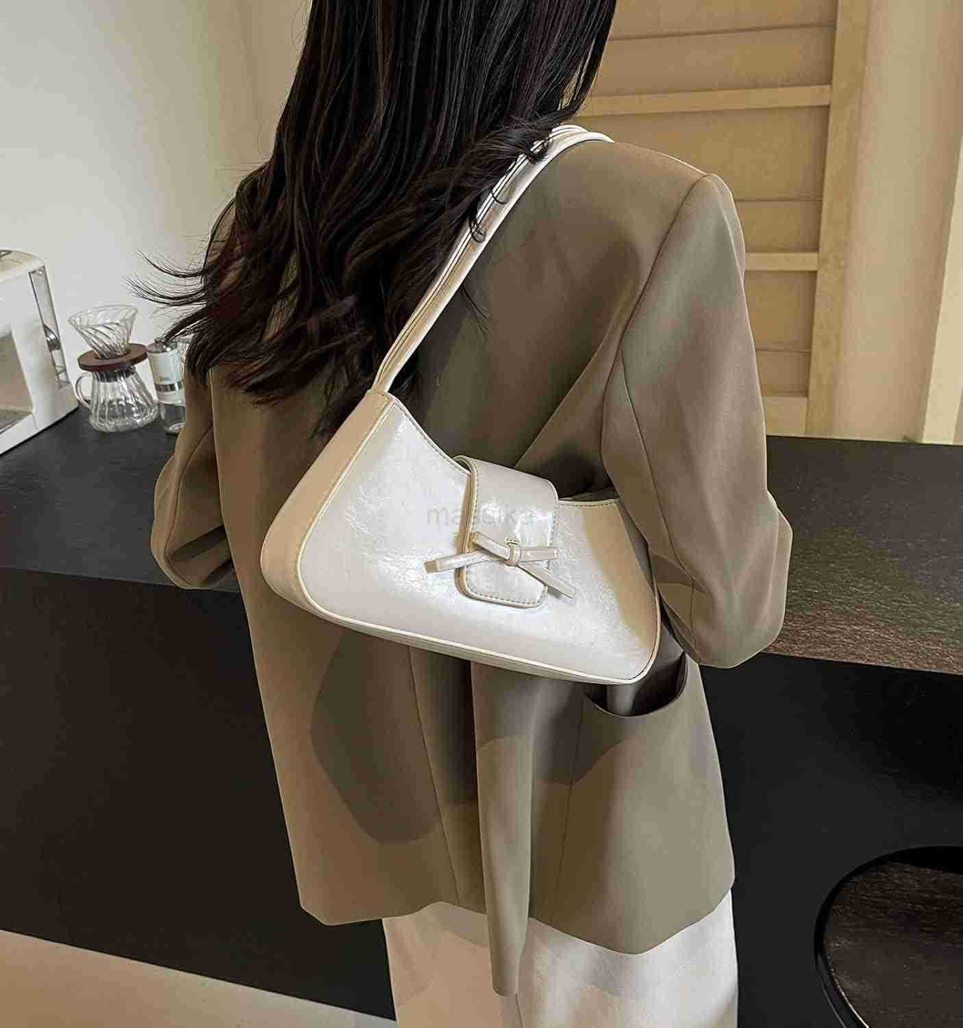 Shoulder Bag for Women Hobo Handbags Trendy Y2K Purses Patent Leather Clutch Bag Cute Bow Purse M250910