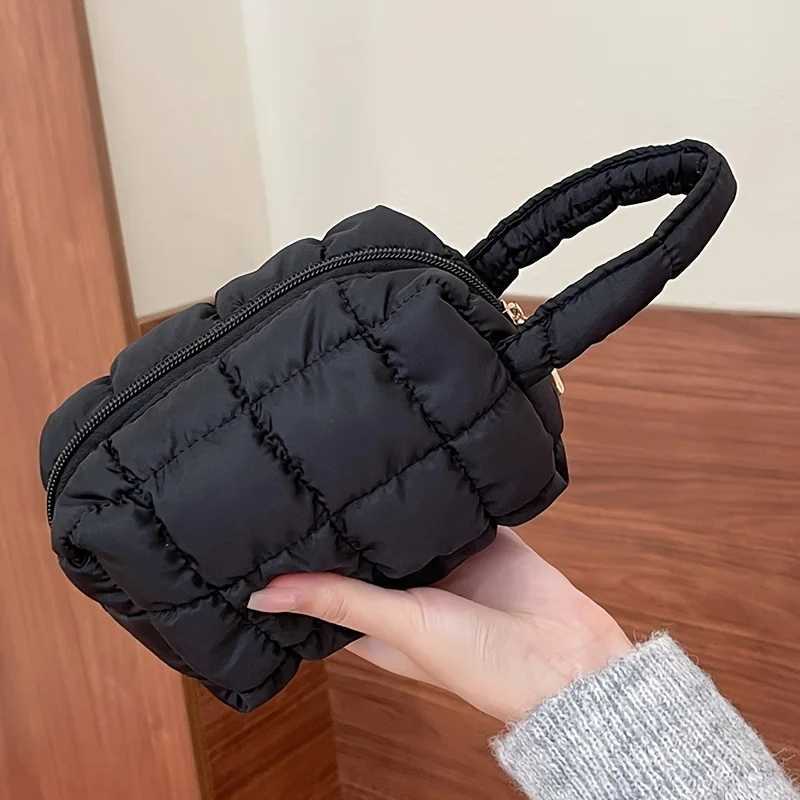 Quilted Polyester Makeup Bag Large Capacity UnisexAdult Portable Handheld Organizer Unscented Fashionable Grid PatternXJ250910