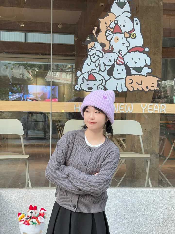 Thick solid color large head knitted hat for men and women in winter to keep warm show off face small ear protection woolen hatXJ250910