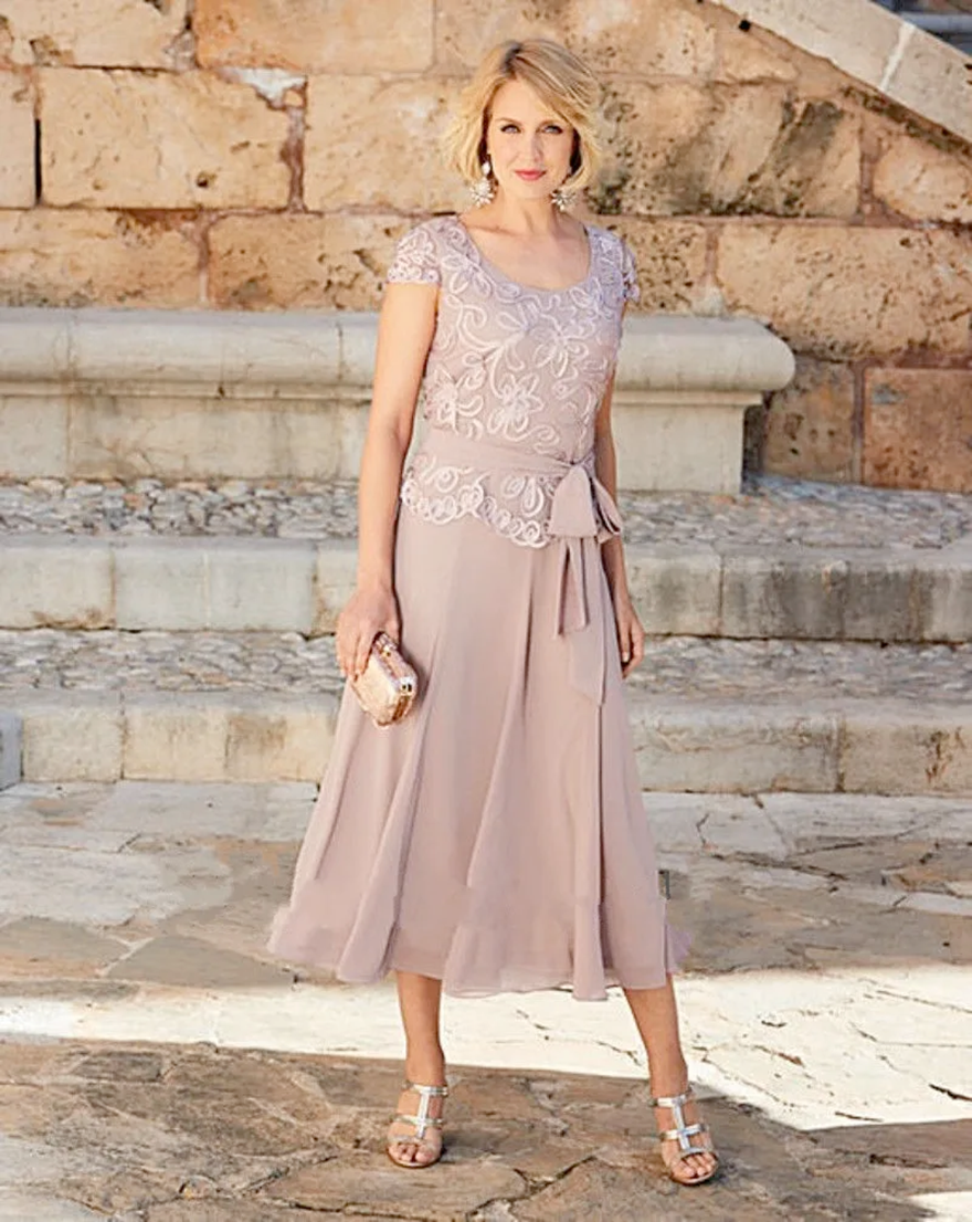2025 A Line Mother Of The Bride Dresses Tea Length Scoop Neck Lace Party Dress For Mothers Groom Formal Wear