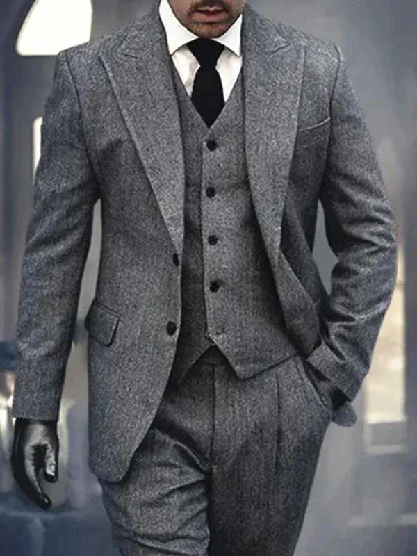 3 Pieces Mens Grey Herringbone Suits Formal Slim Fit Peak Lapel Tweed Prom Tuxedos For Wedding Groomsmen BlazerVestPants W250910