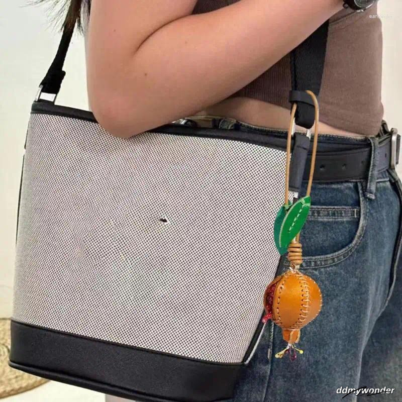 Keychains 3D Pomegranate Pendant PU Leather Keychain Women Bag Charms Decorative Accessories Car Interiors ddmywonder ddmywonder